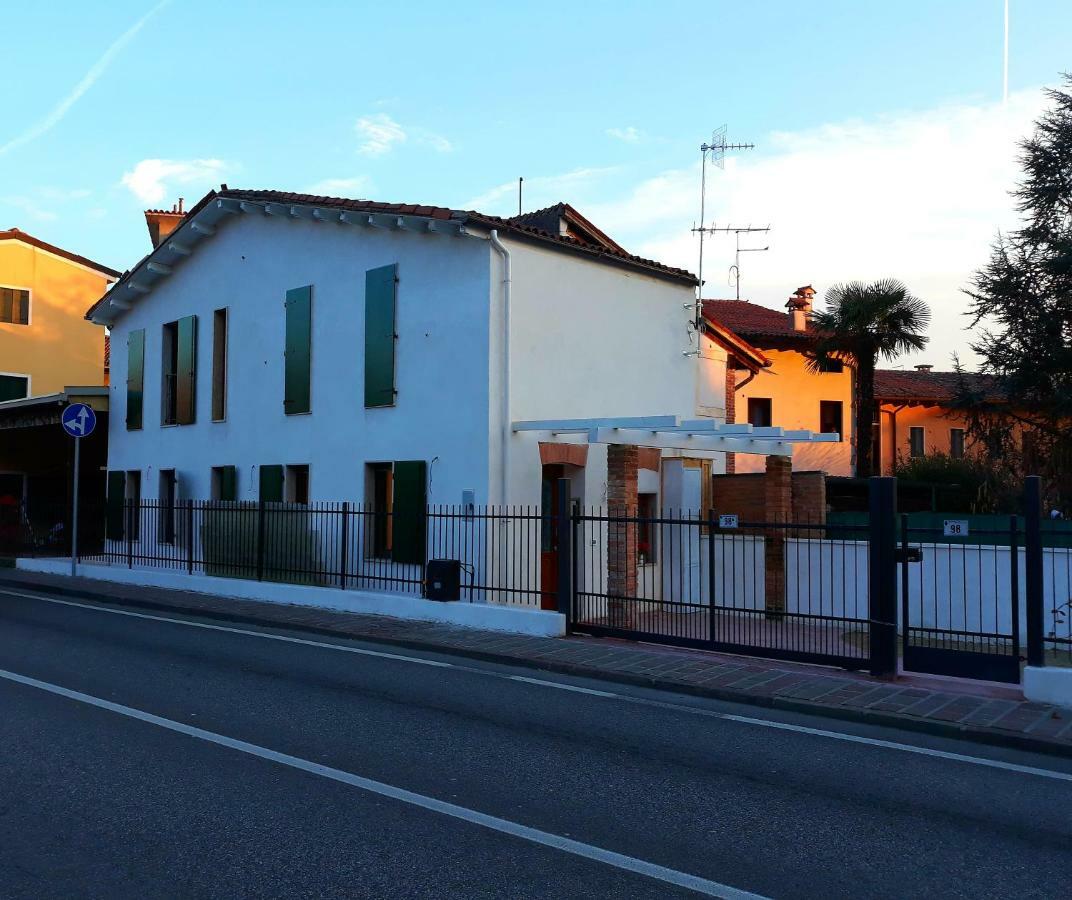 Casa Giulietta & Romeo Apartment Монтекио Маджоре Екстериор снимка